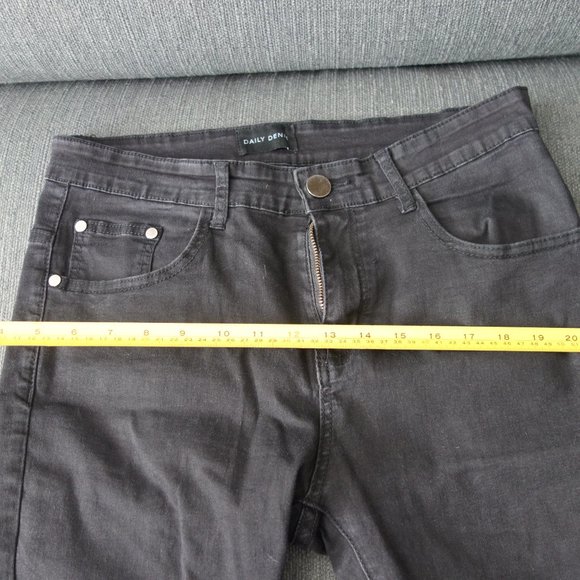 Daily Denim with Rips at the Knees Designed in Quebec Size 32 Black Pants - Picture 6 of 12